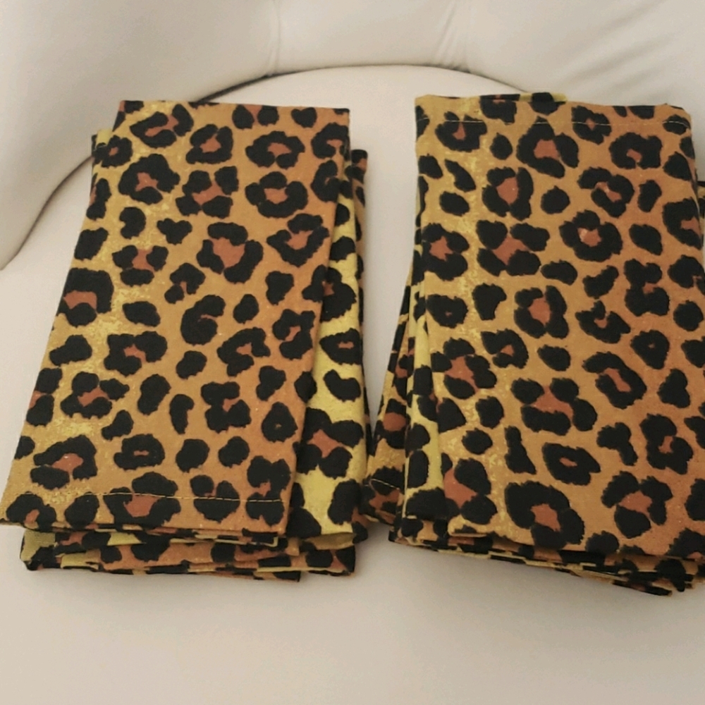 12 cloth leopard napkins